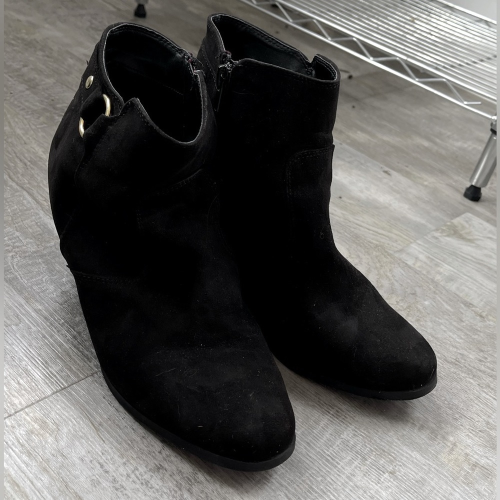 BLACK ANKLE BOOTIES MAURICES